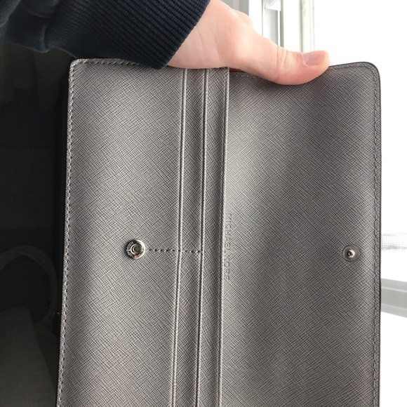 Micheal Kors Wallet - Picture 3 of 8